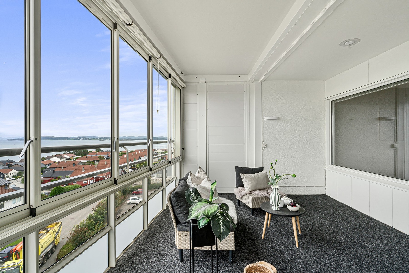 Innglasset balkoong med fantastisl utsikt Galleribilde
