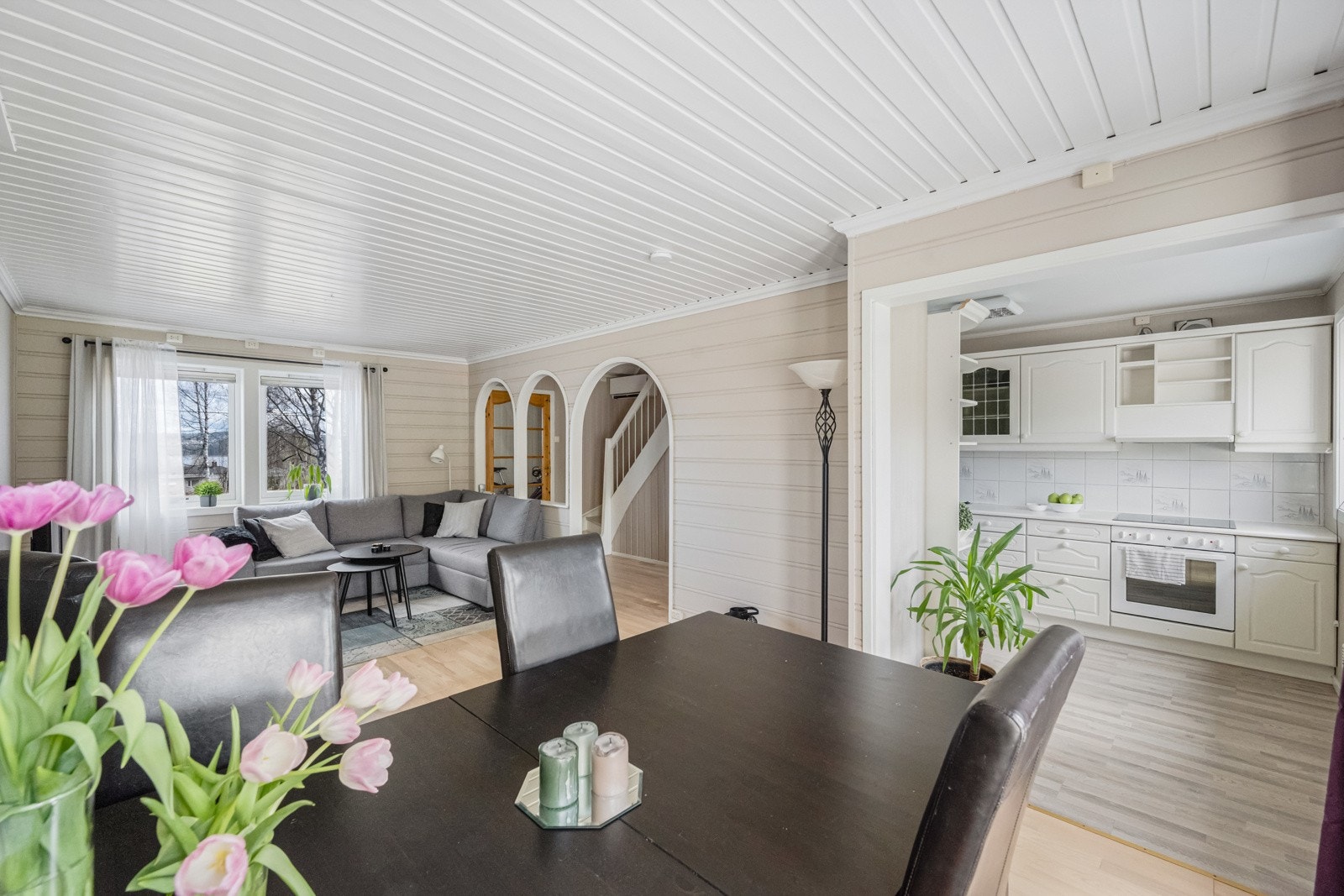 Enten du er på jakt etter et nytt hjem med plass til familien, eller et spennende oppussingsprosjekt, er dette en mulighet du ikke bør gå glipp av. Galleribilde