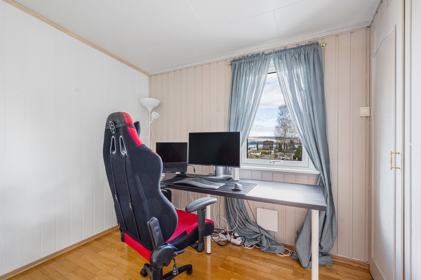 I tillegg finnes 2 barnerom / gjesterom / kontor. Galleribilde