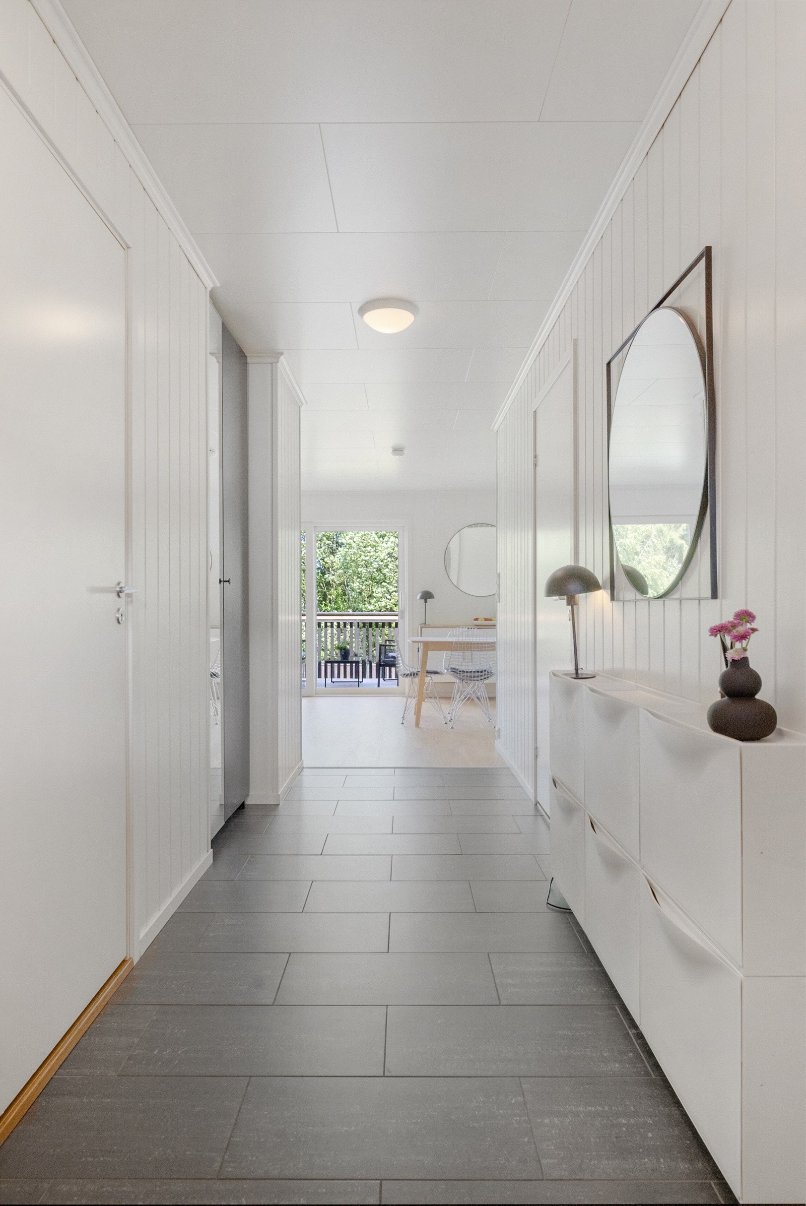 Gang med skyvedørsgarderobe Galleribilde