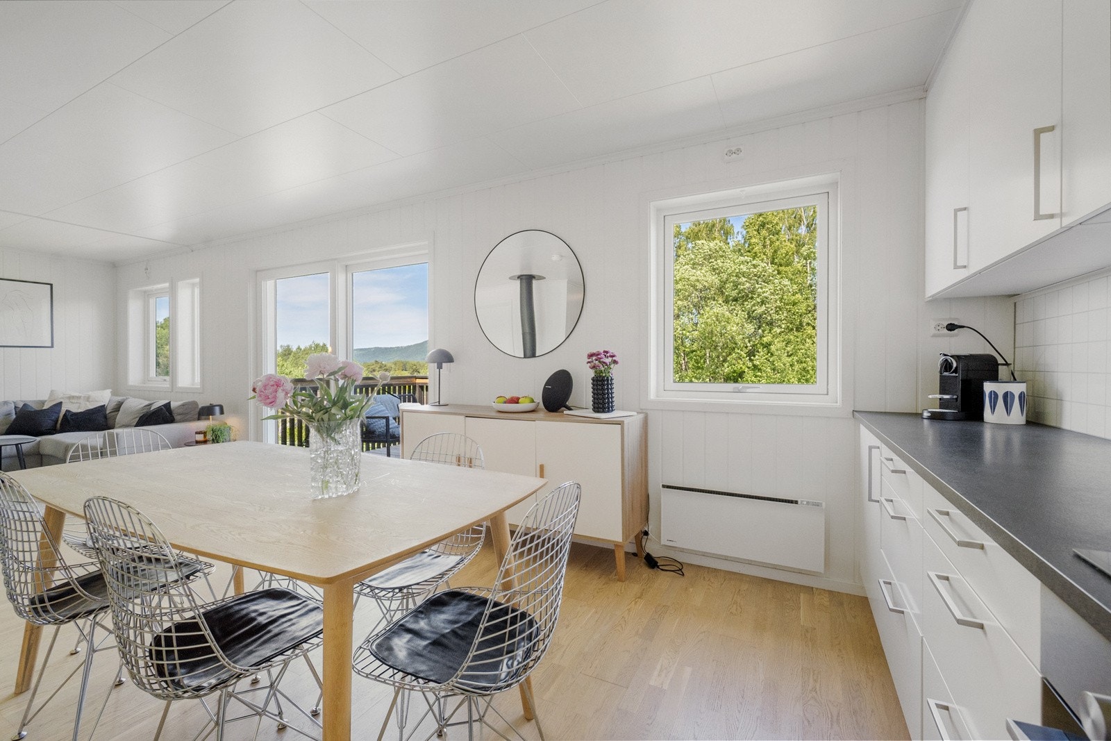 Godt med skap- & benkeplass Galleribilde