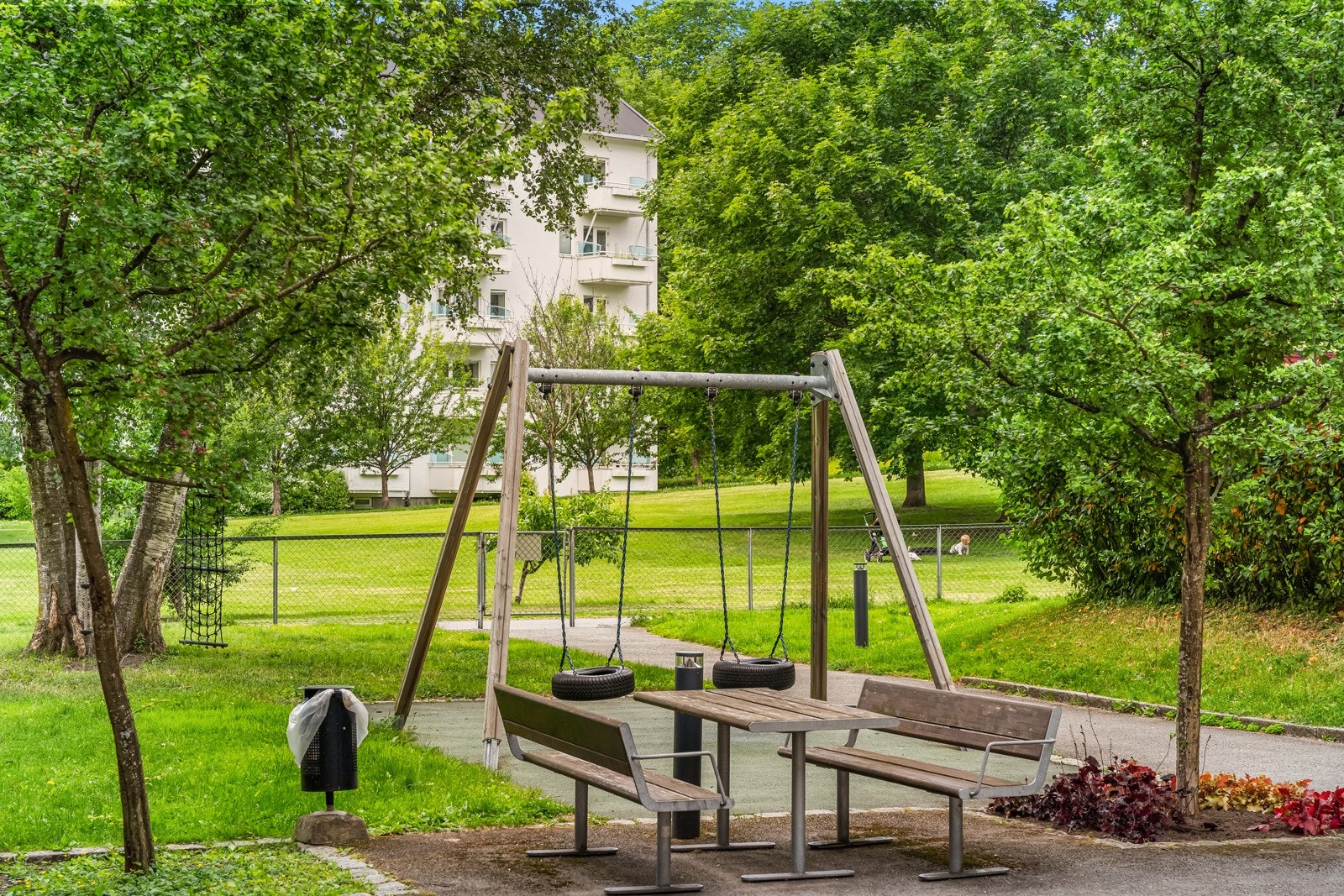 Eiendommen nyter en rekke flotte park- og uteområder som kan benyttes av beboerne Galleribilde