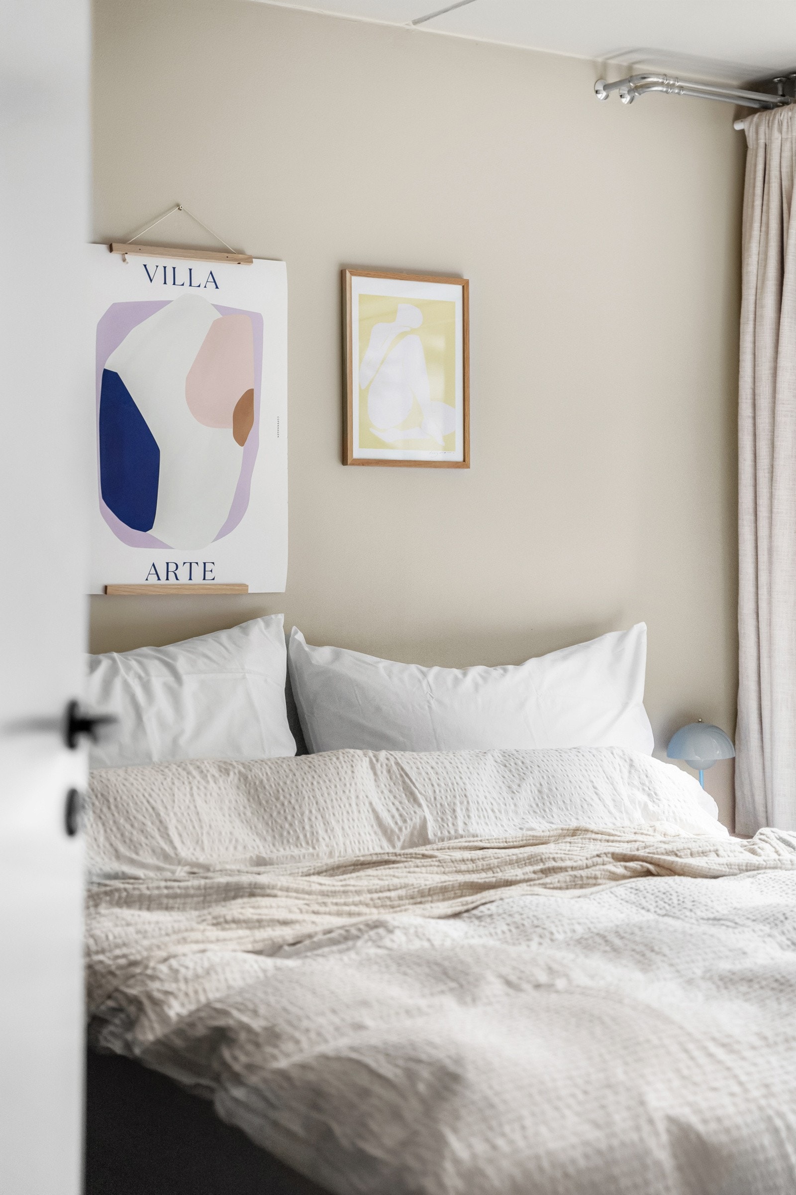 Soverommet har tilkomst fra stuen Galleribilde