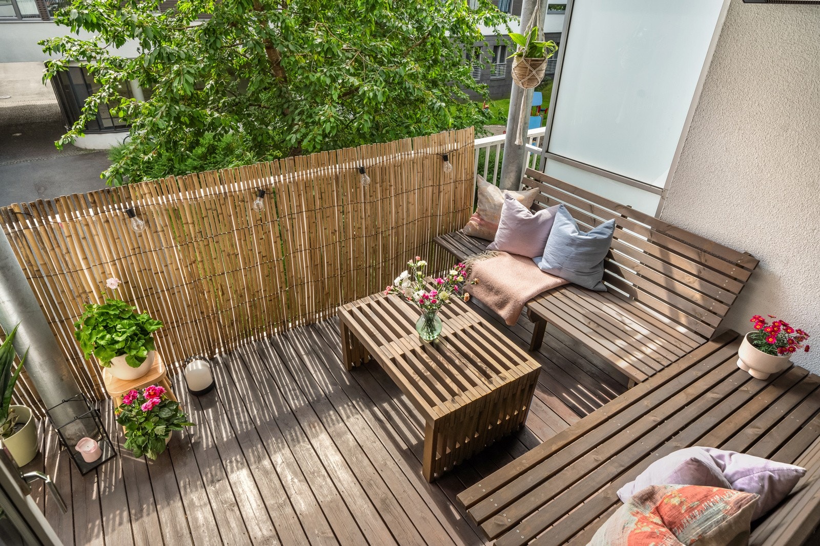 Balkongen er sydvendt og målt til ca. 11,6m² Galleribilde