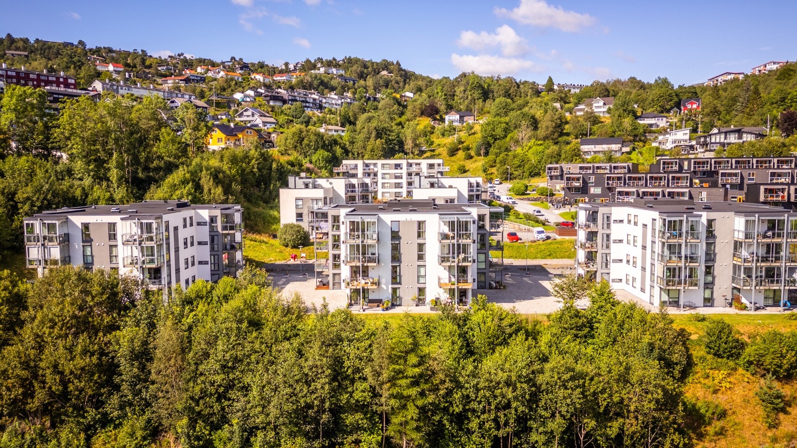 - Kort vei til bussholdeplass med hyppige avganger mot sentrum og Nesttun - Galleribilde