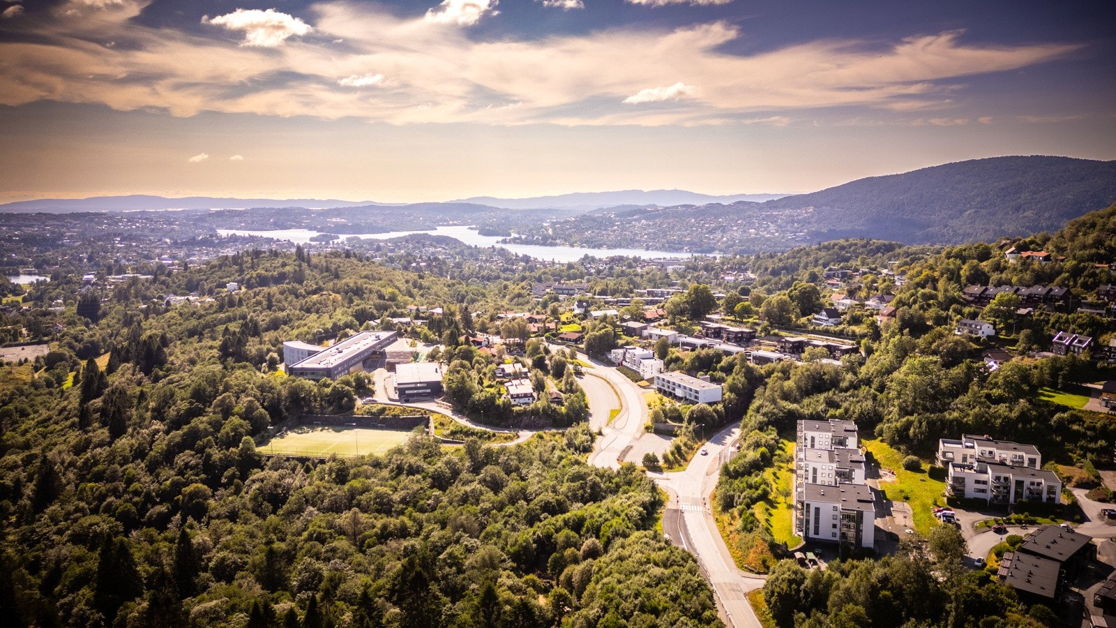 - Sentralt, men tilbaketrukket - nær både byliv og natur - Galleribilde