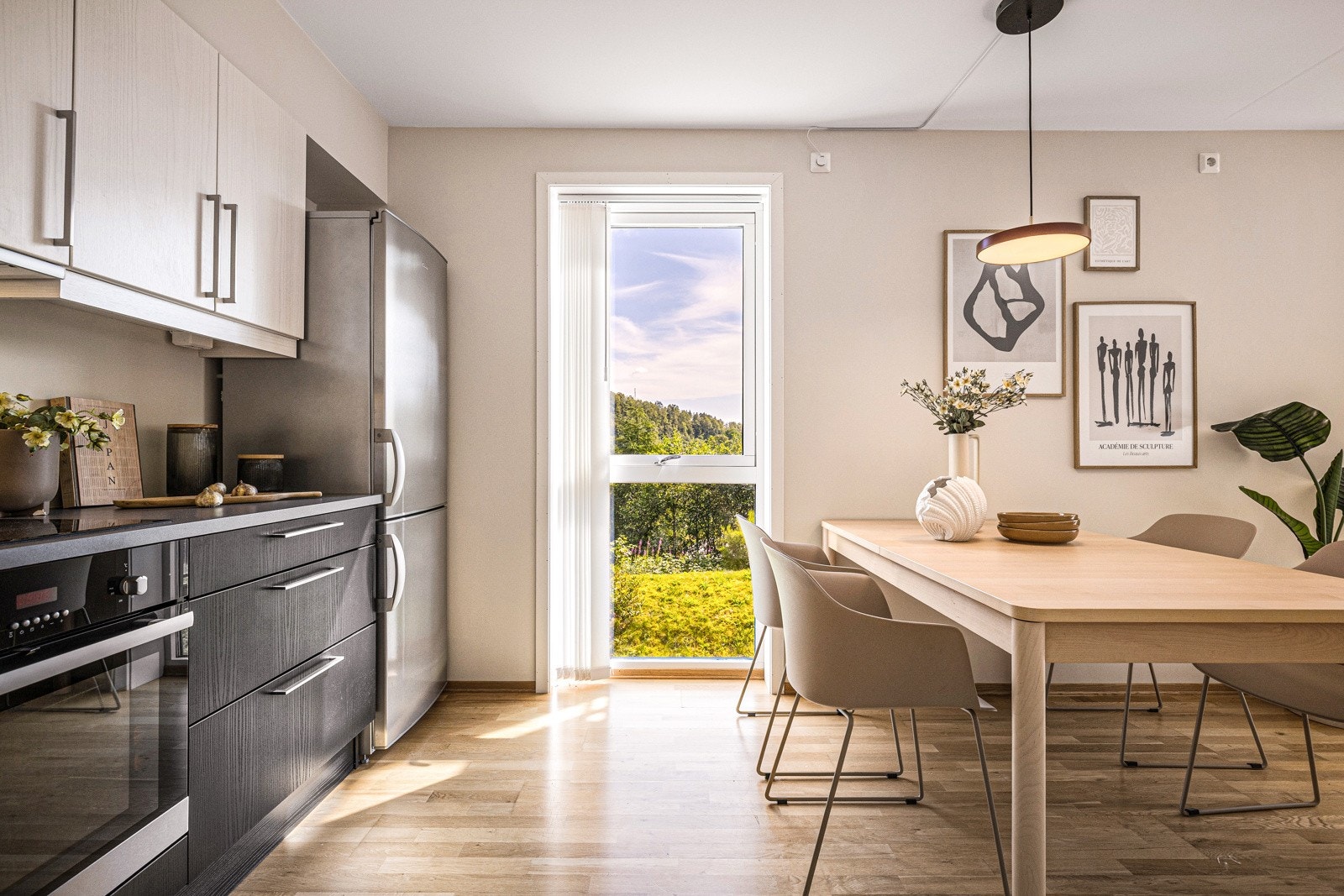 - Moderne kjøkken med slette fronter, laminat benkeplate og stilrent uttrykk - Galleribilde