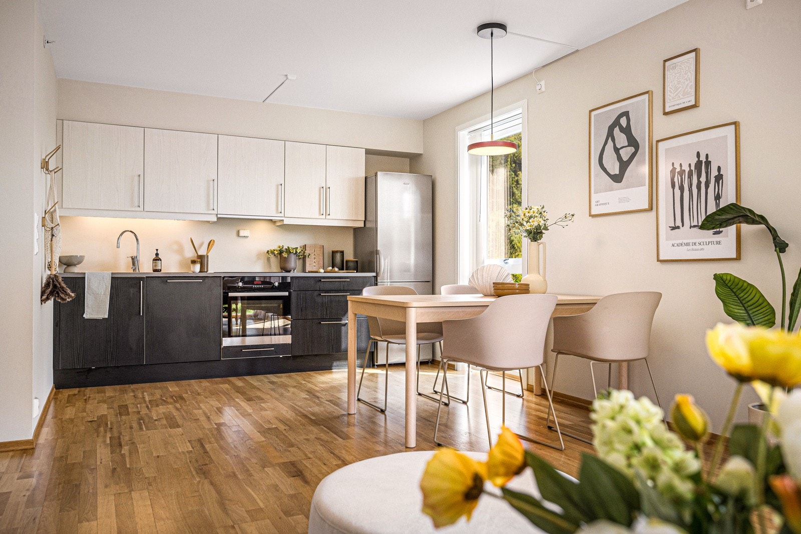 - Åpen og romslig stue- og kjøkkenløsning på 29 kvm gir en luftig og moderne atmosfære - Galleribilde