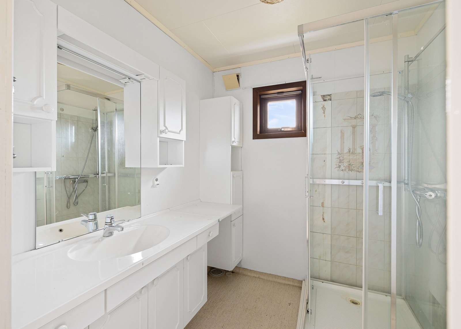 Våtrommene må oppgraderes for å tåle normal bruk etter dagens krav. Galleribilde