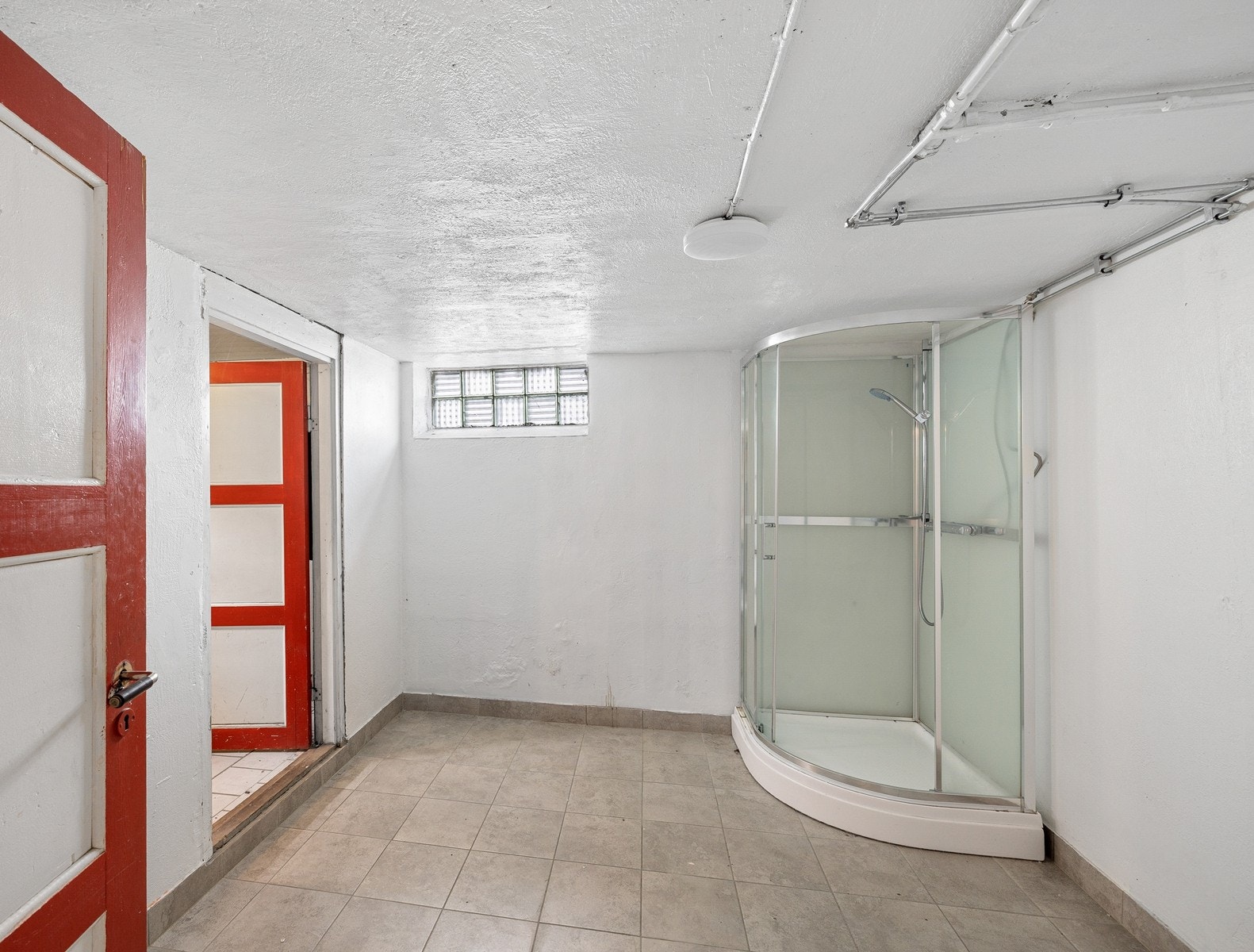 Våtrommene må oppgraderes for å tåle normal bruk etter dagens krav. Galleribilde