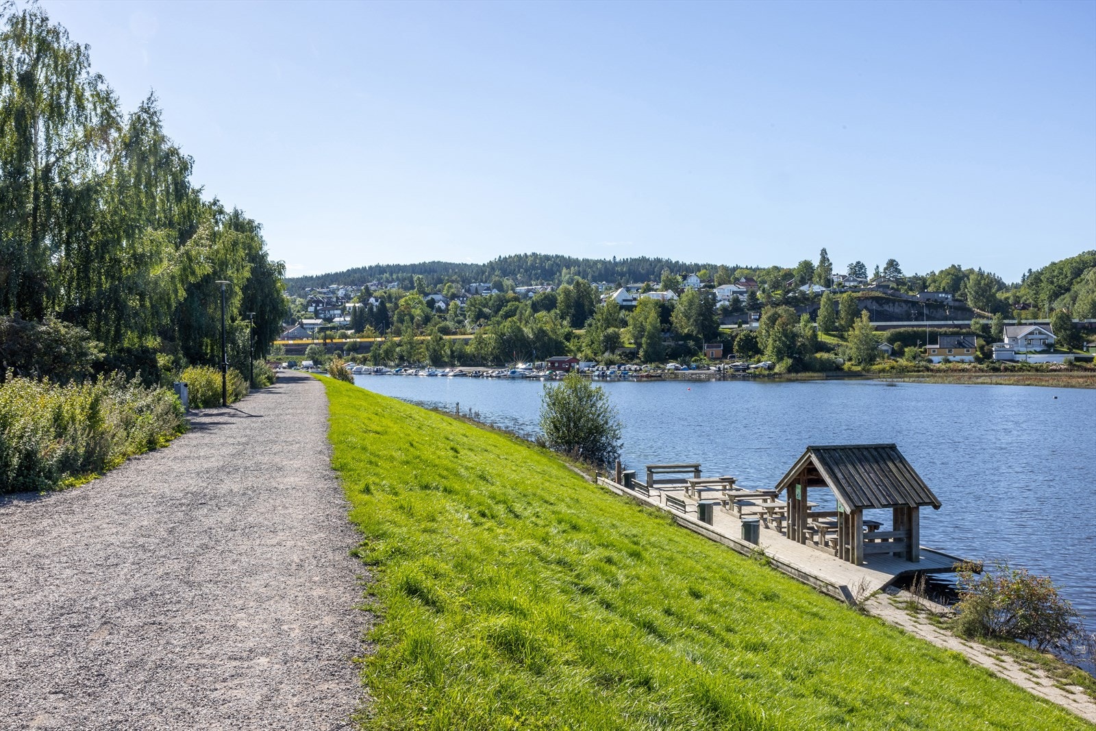 På Nebbursvollen finner du flotte tur- og rekreasjonsområder, samt opplyste stier perfekt for joggeturer. Galleribilde