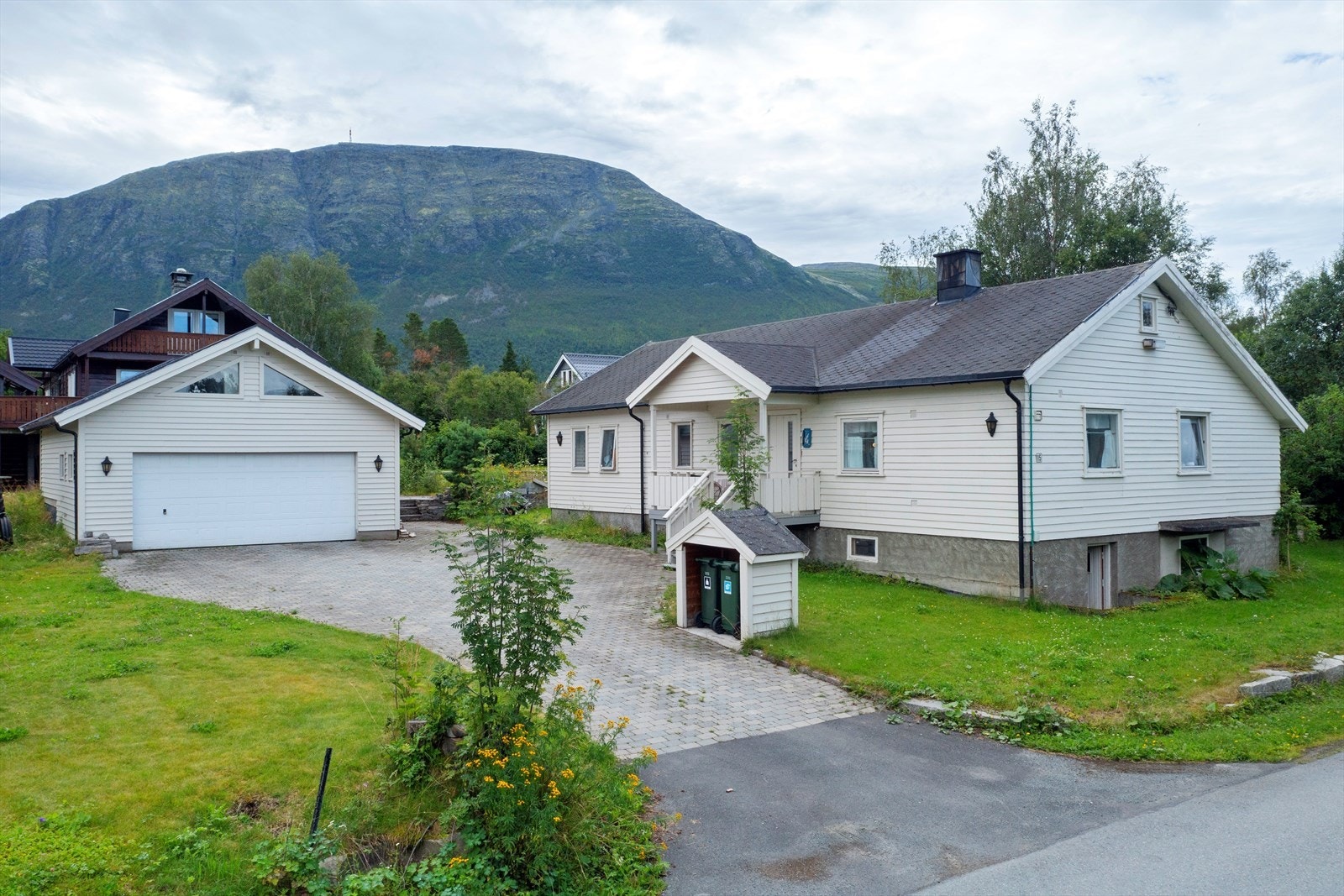 Velkommen til eiendommen "Åsheim" i Tranevegen 15! Galleribilde