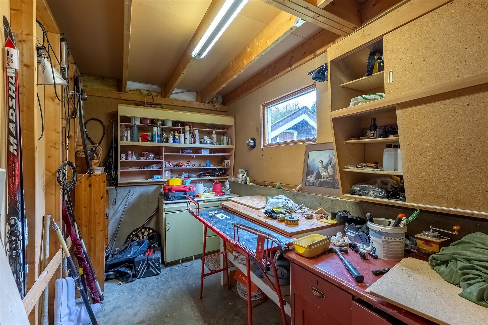 Bod/arbeidsrom innerst i garasjen Galleribilde