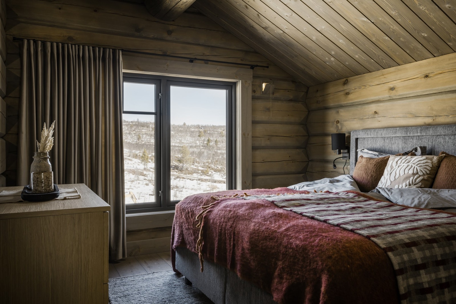 Her er det lett å våkne og tenke "Bare fem minutter til...." (Bilde fra lignende hytte i samme område, avvik kan forekomme) Galleribilde