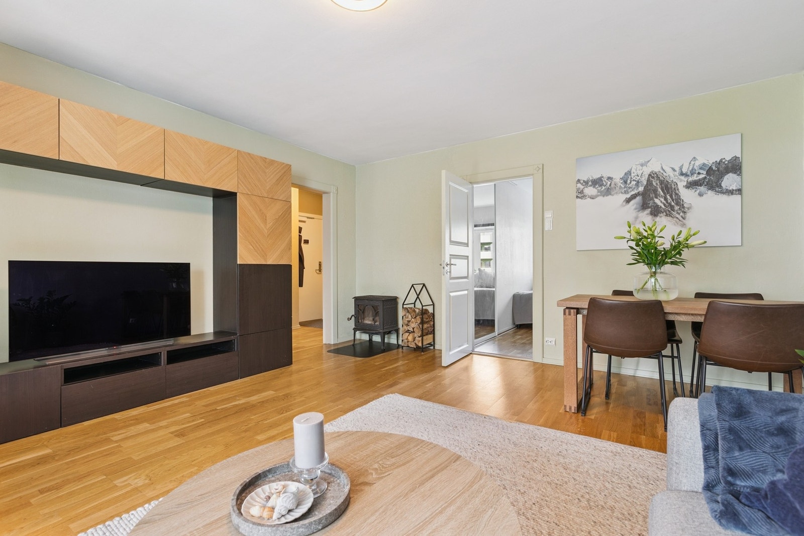 Stua er ca. 22 kvm, og har god plass til spisestue og sofakrok. Galleribilde