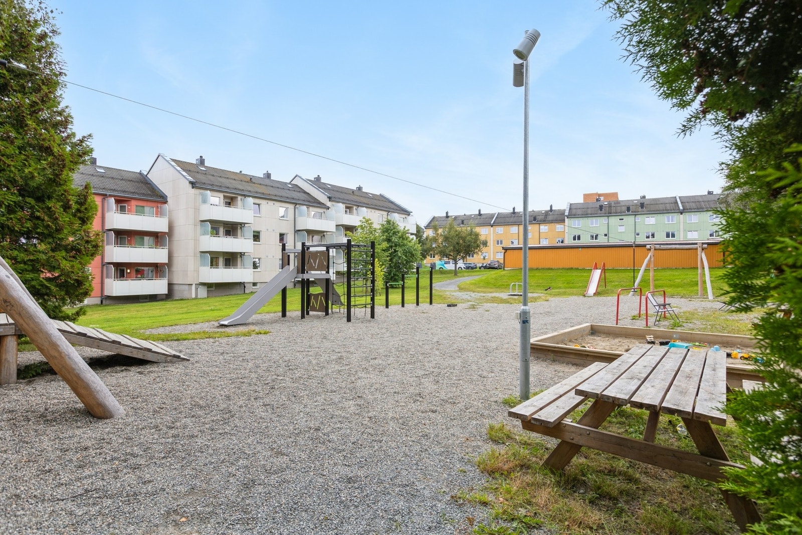 Ved henvendelser om boligen, ta kontakt med megler 99 34 38 00 / 94 43 80 38. Velkommen til visning! Galleribilde