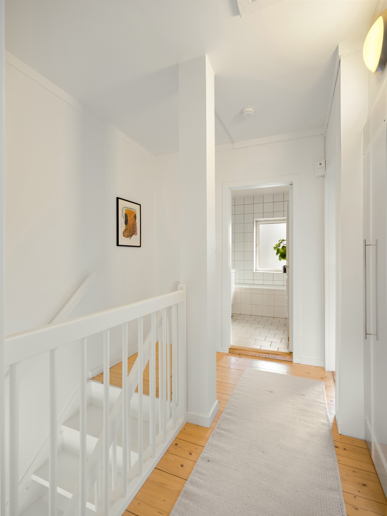 Her oppe er det tre soverom, bad og lagringsplass. Galleribilde