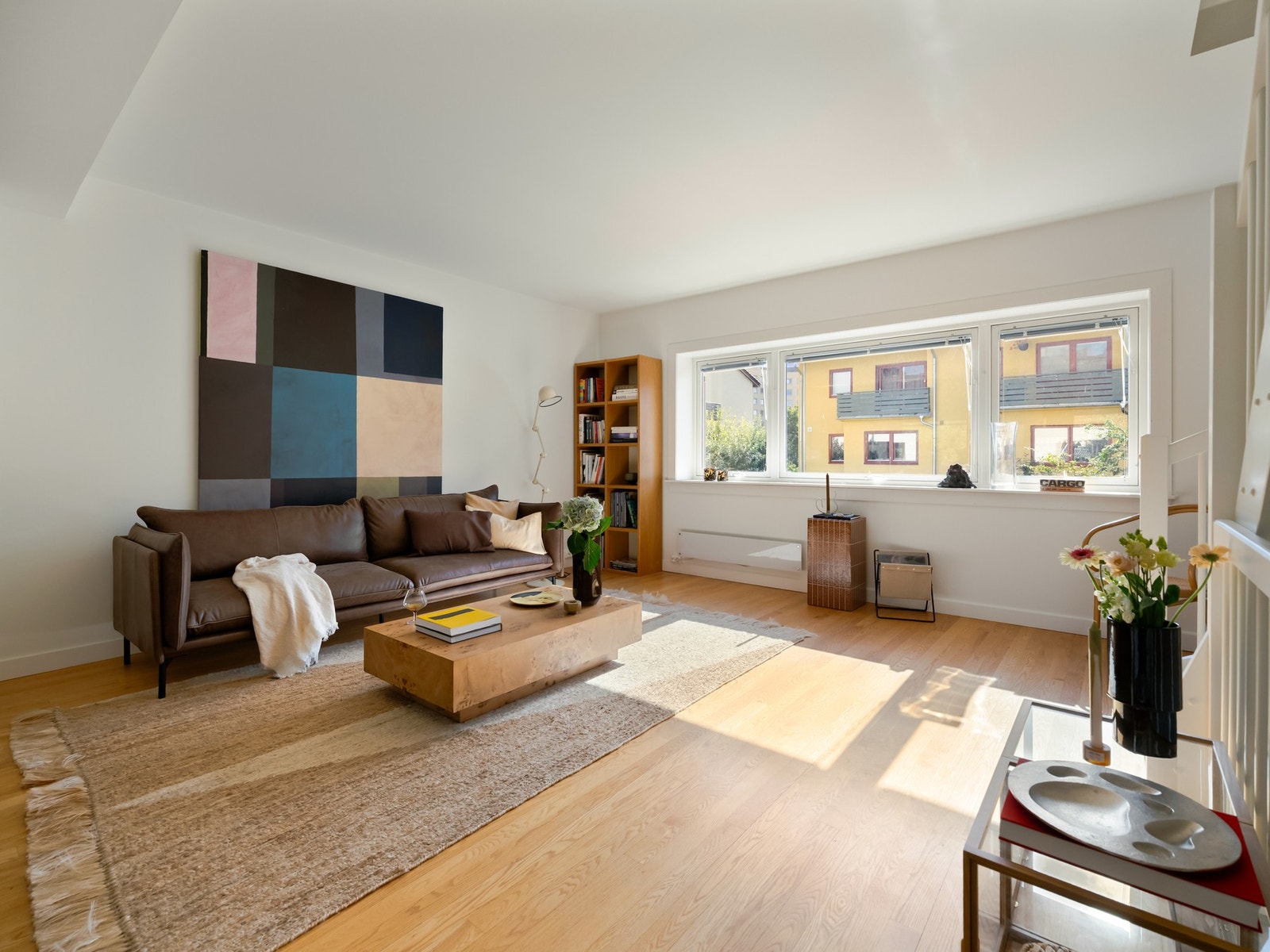 Stuedelen er stor og luftig. Galleribilde