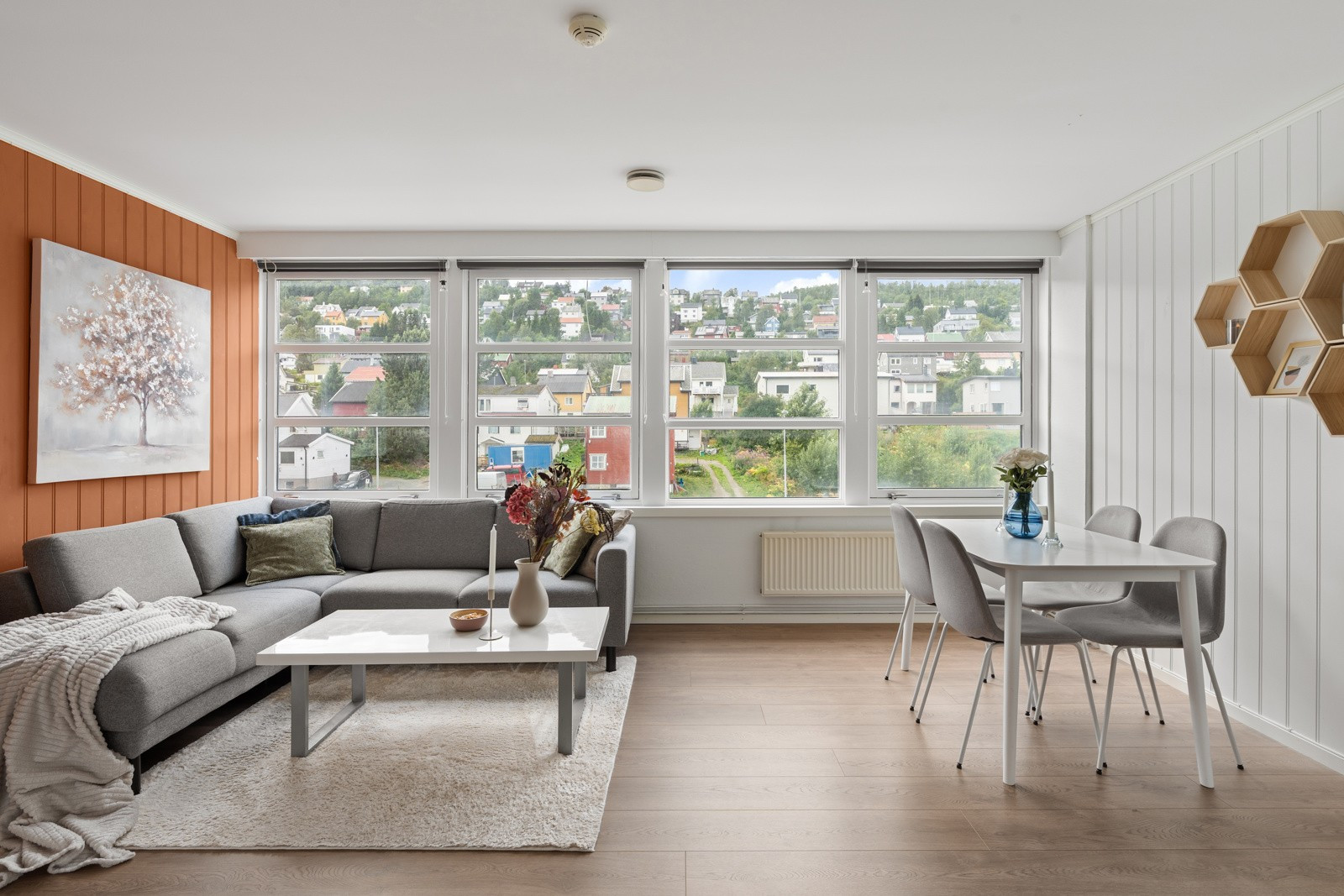 Godt med plass i Stuen for flere møbleringsmuligheter.