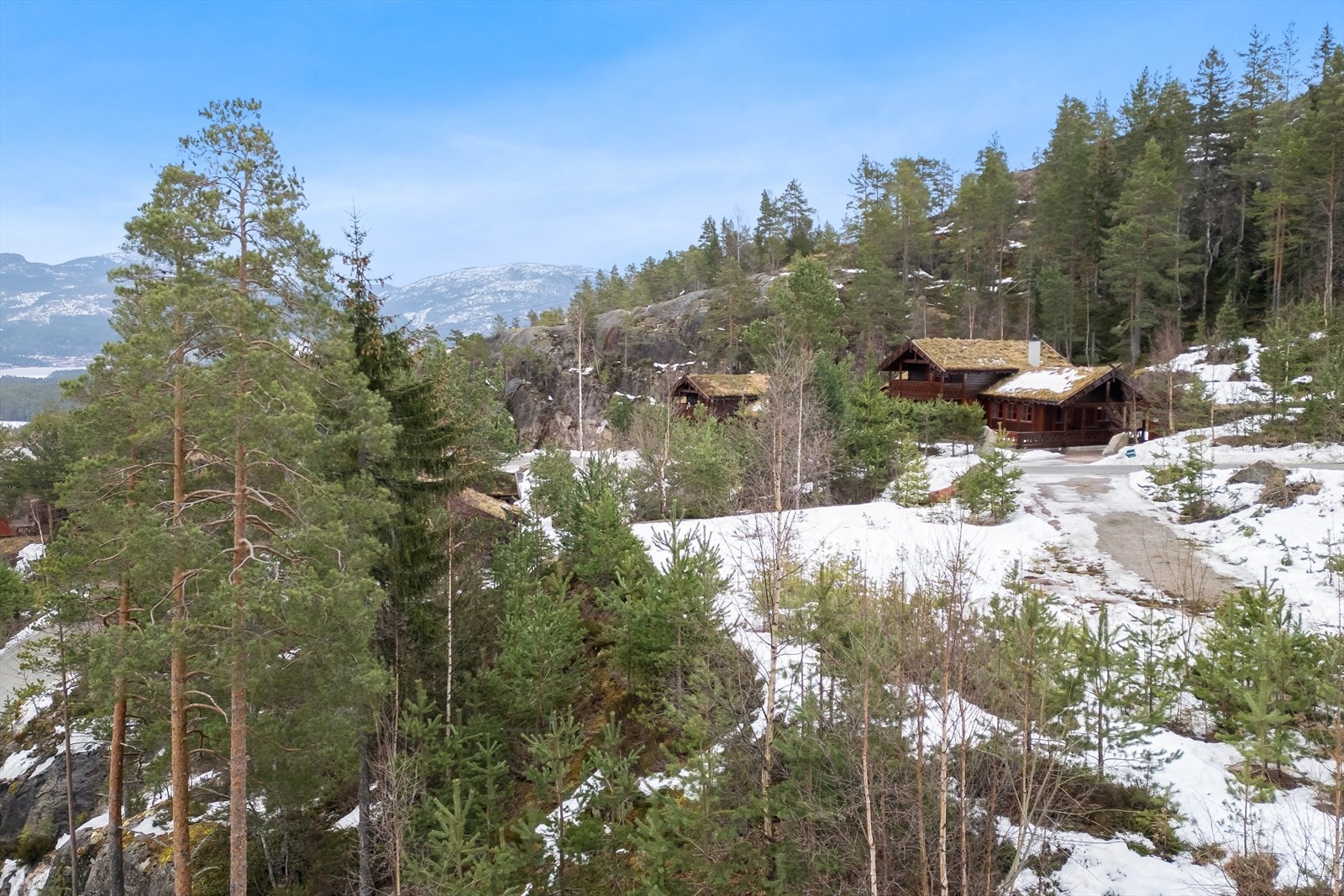 Vrådal er en helårsdestinasjon med fine turmuligheter, alpin, langrenn, bading og golf! Galleribilde