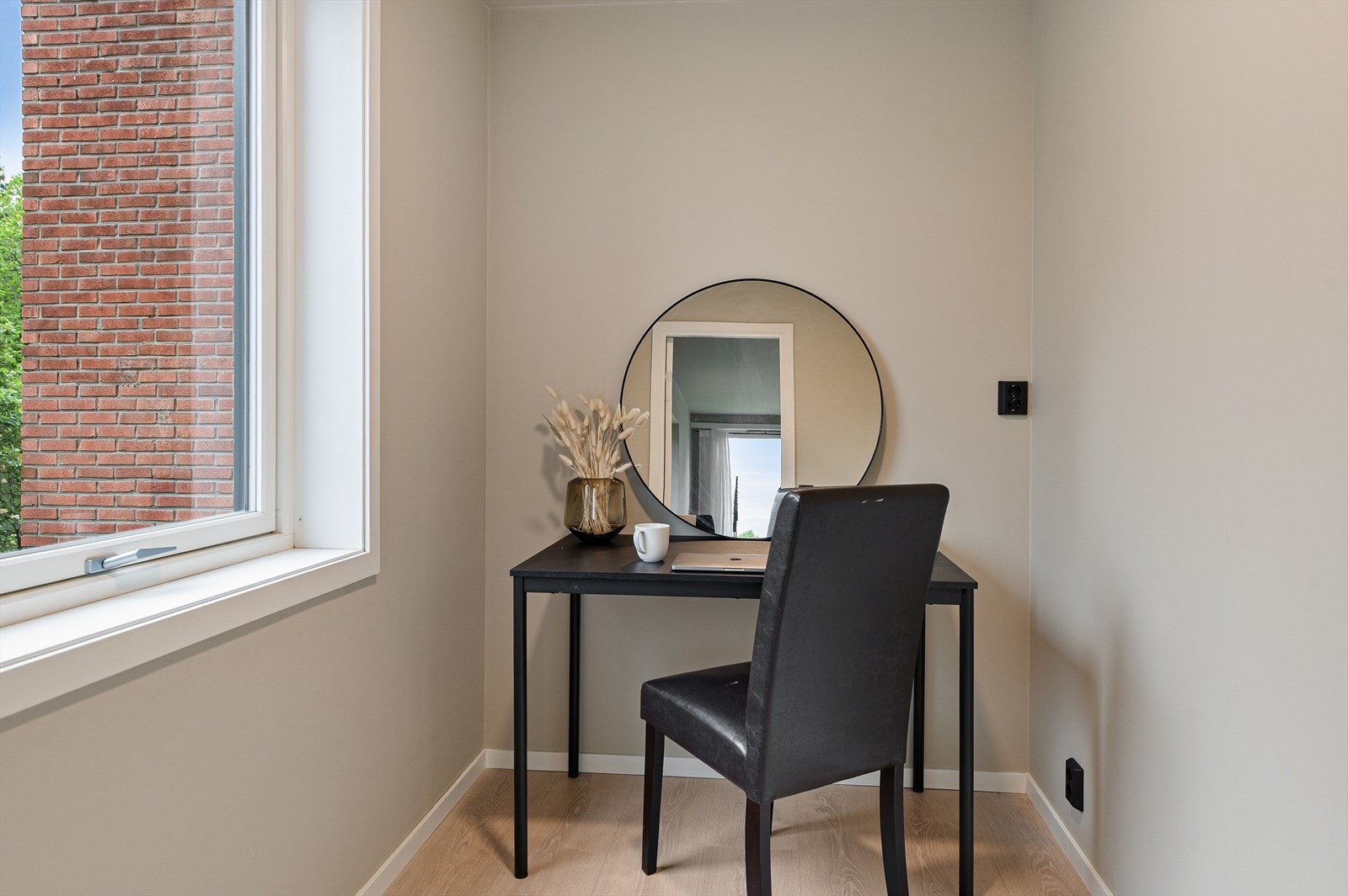 Soverom 2 i dag innredet som kontor! Galleribilde