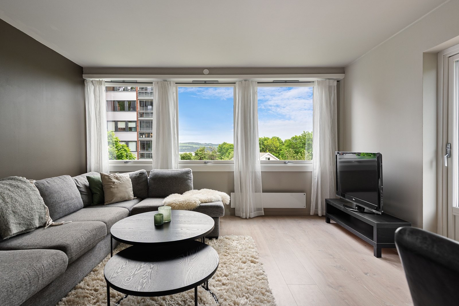 Leiligheten er renovert i perioden 2022 - 2025 og holder en delikat standard. Galleribilde