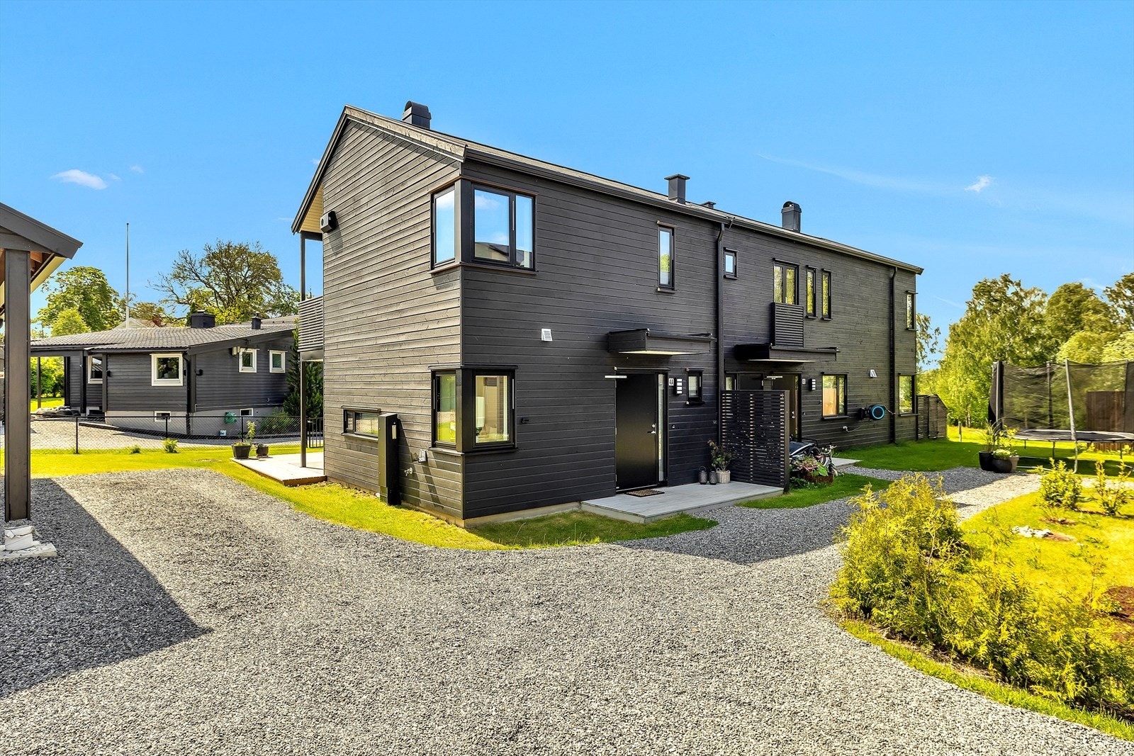 Boligen har en fin og barnevennlig beliggenhet i et veletablert boligområde utenfor Ski sentrum. Galleribilde