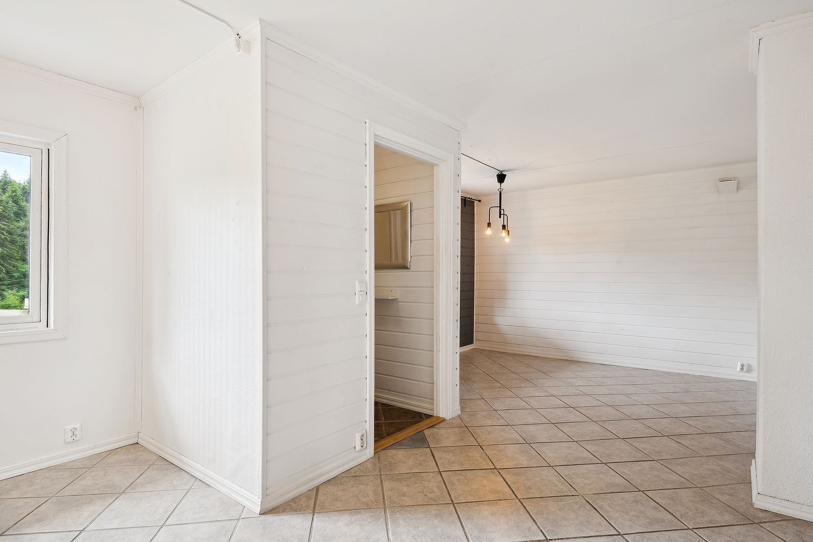 Liten entré jakkeoppheng Galleribilde