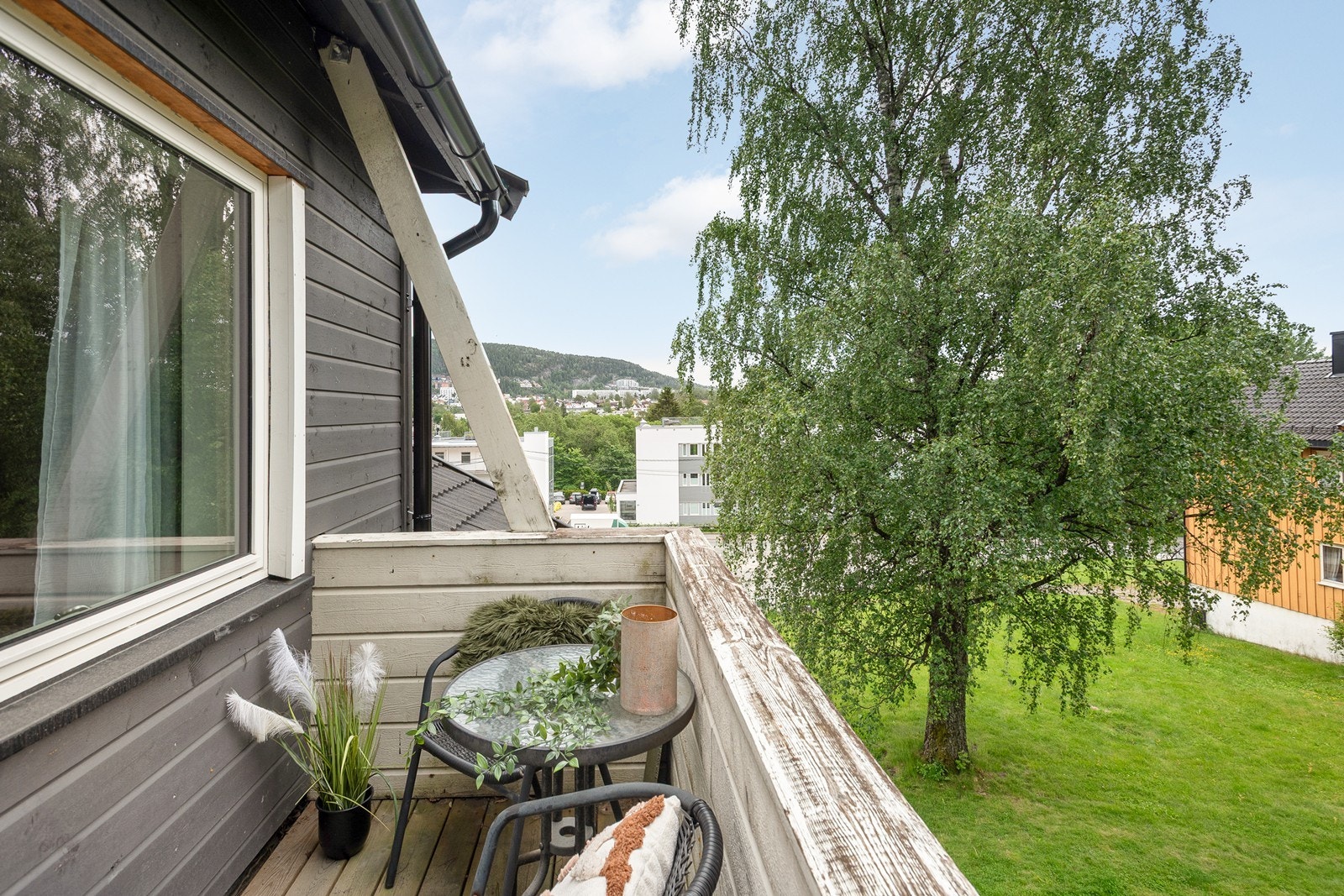 Balkong med direkte adkomst fra stuen, perfekt for late sommerdager! Galleribilde