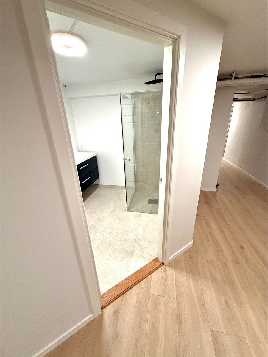 Gang mot bad Galleribilde