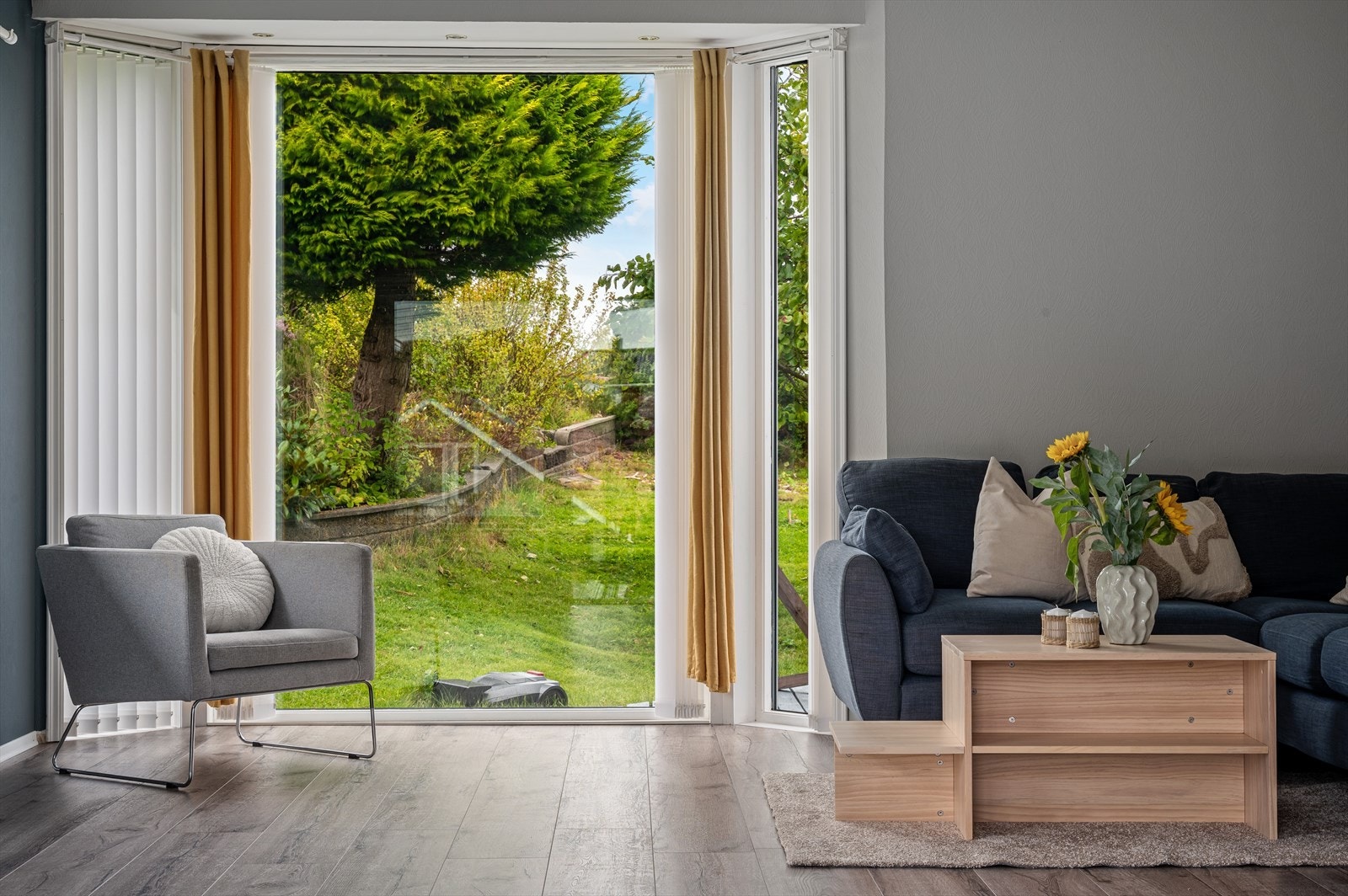 - Merk at du også har generøse vindusflater her, vendt mot 3 ulike himmelretninger - Galleribilde