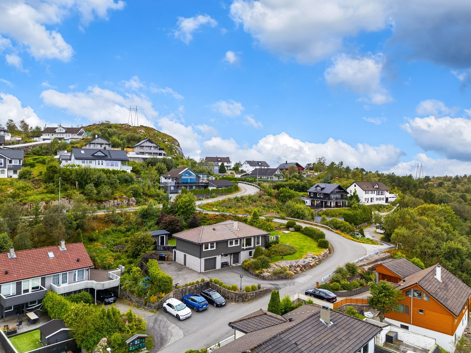 - Det er 6 minutters kjøring til Sartor Storsenter med tilnærmet alt du skulle behøve av servicetilbud - Galleribilde