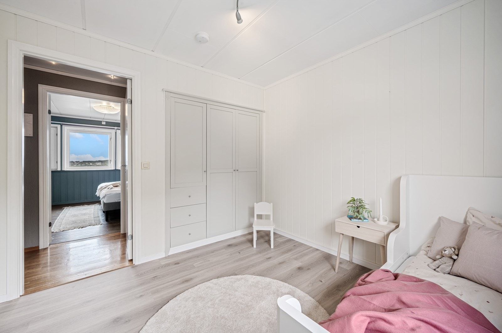 - Merk praktisk, innebygget skapløsning - Galleribilde