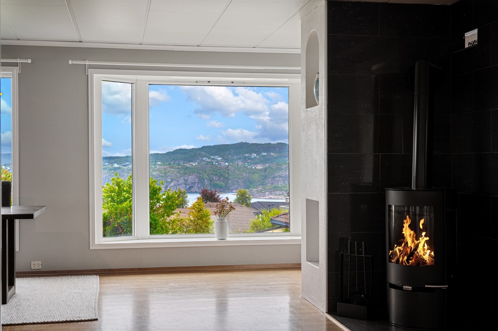 - Peis sørger for lavere strømkostnader, en behagelig innetemperatur og ikke minst ekstra hygge - Galleribilde