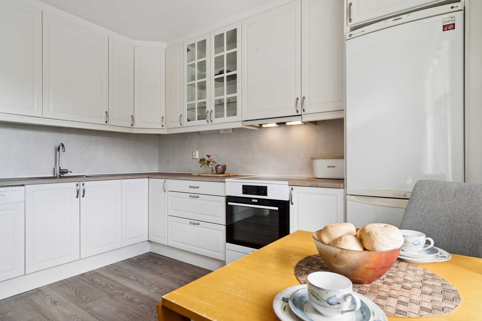 Godt med skap- og benkeplass. Galleribilde