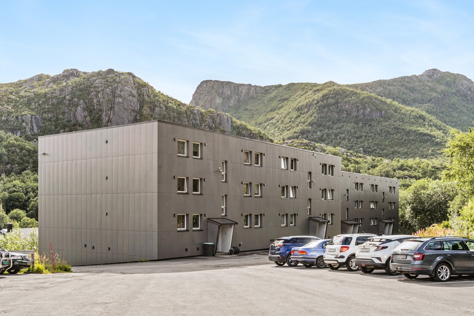 Det medfølger også 1 fast parkering til denne leiligeheten. Galleribilde