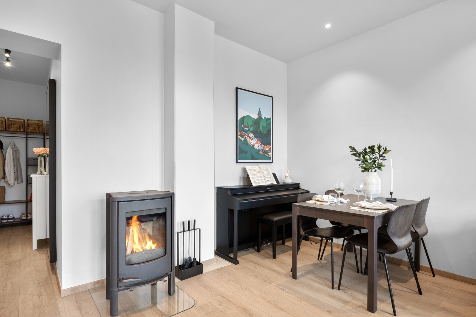 En moderne vedovn gjør det godt og varmt på kaldere dager. Galleribilde