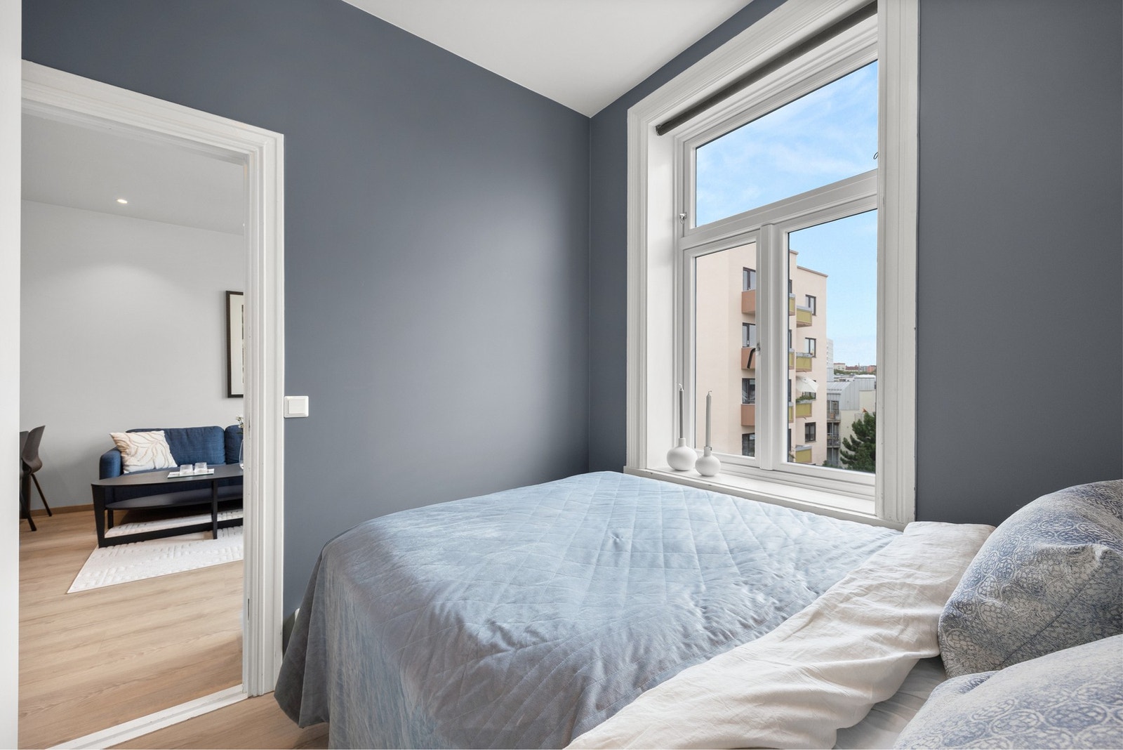 Meget gode lysforhold fra stort vindu. Galleribilde