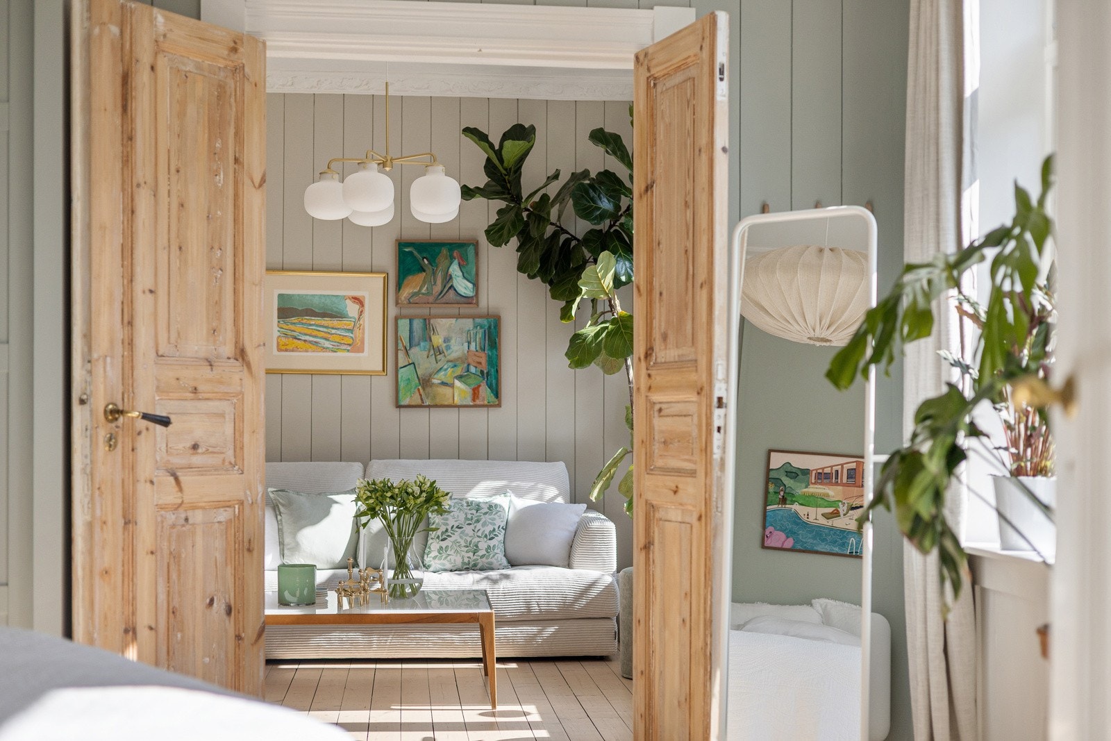 Leilighetens største soverom har inngang fra stuen. Galleribilde