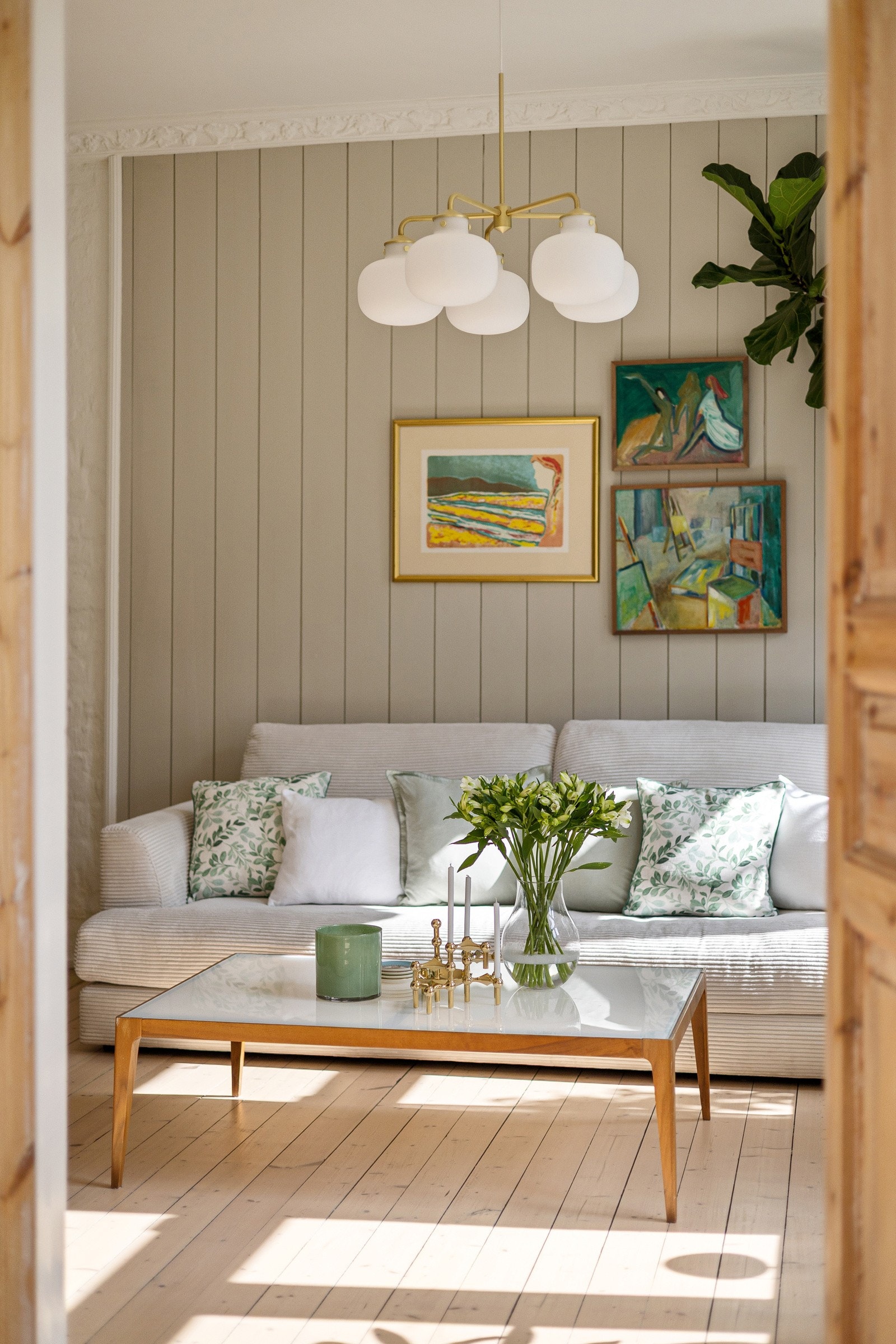 Doble fløydører skiller stuen fra soverommene. Galleribilde