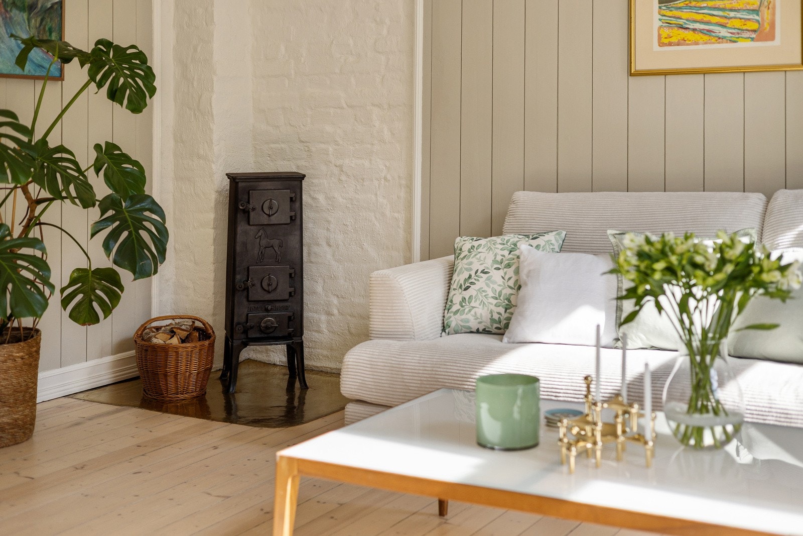 Vedovnen i hjørnet gjør det ekstra lunt og koselig på kaldere dager. Galleribilde