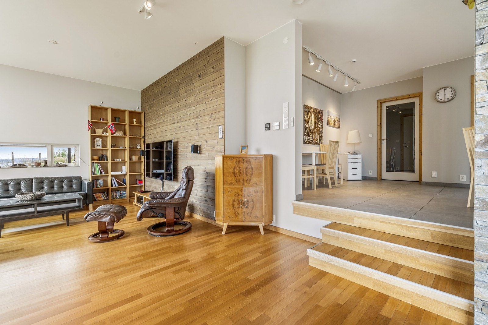 Stuen er av god størrelse med mulighet for å møblere i ulike soner Galleribilde