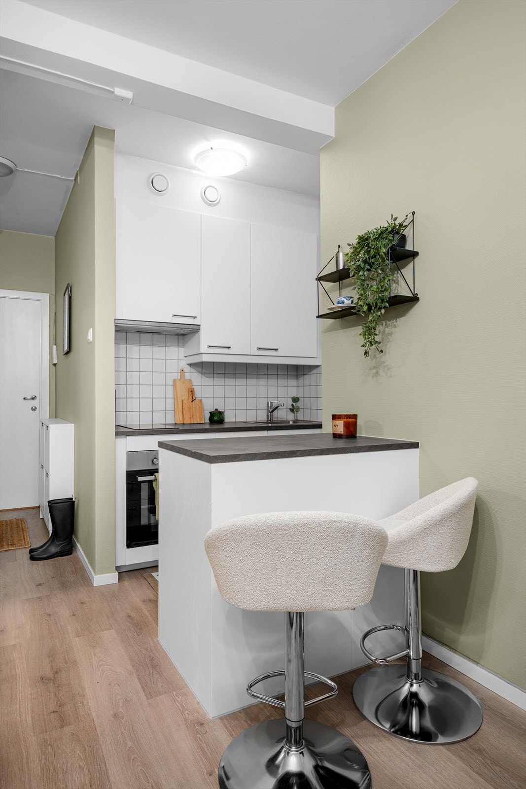 Lys og åpen kjøkkenløsning fra 2020. Galleribilde