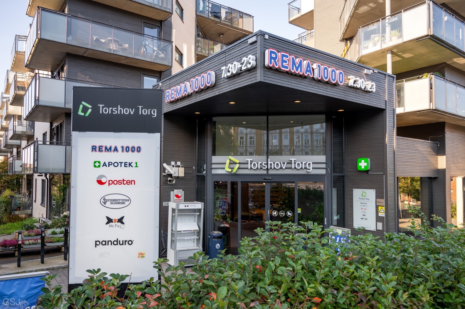 Torshov torg ligger 20 meters gange fra boligen med matbutikk, apotek, post, blomsterbutikk m.m. Galleribilde