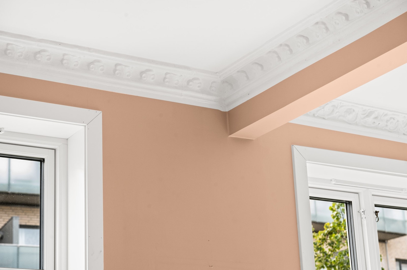 I 2020 ble stukkatur i stue og soverom rehabilitert. Gipsplater ble også montert på veggene. Galleribilde