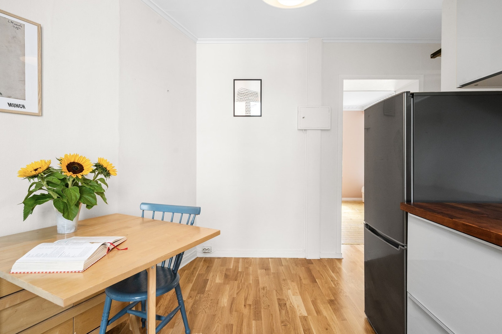 I 2025 ble det montert ny varmtvannsbereder og gulv på kjøkken. Galleribilde