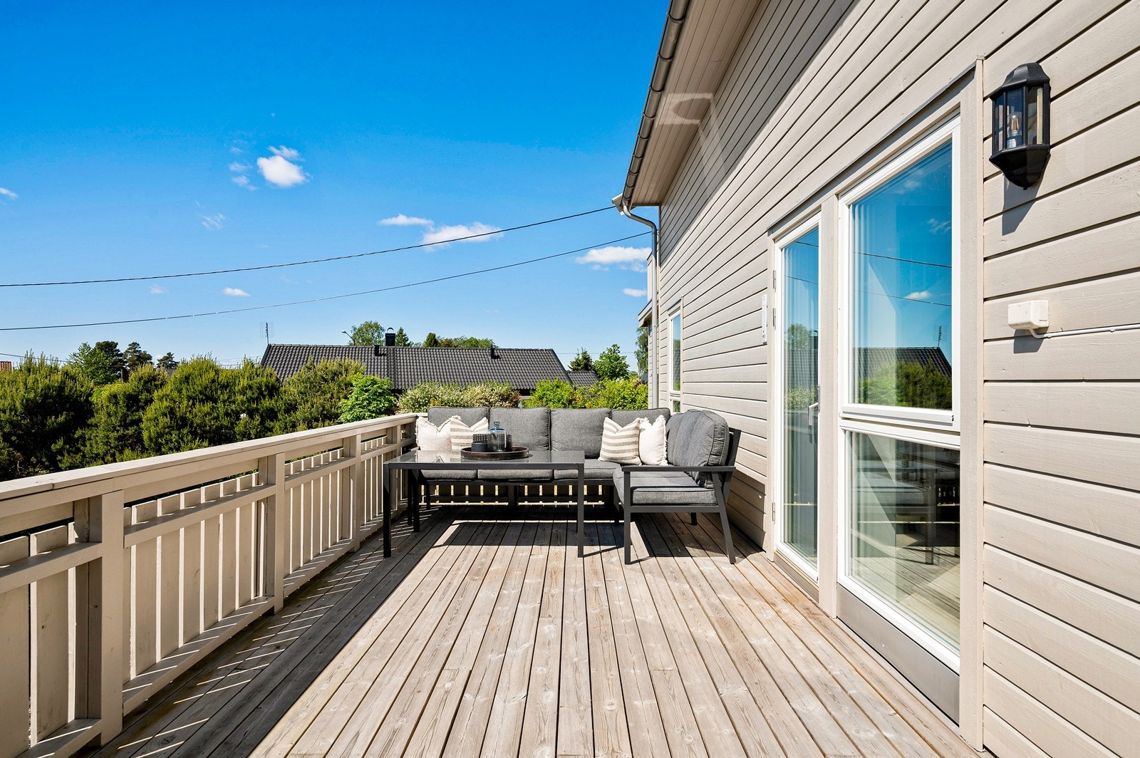 Terrasse 1.etg med utgang fra stue. Galleribilde