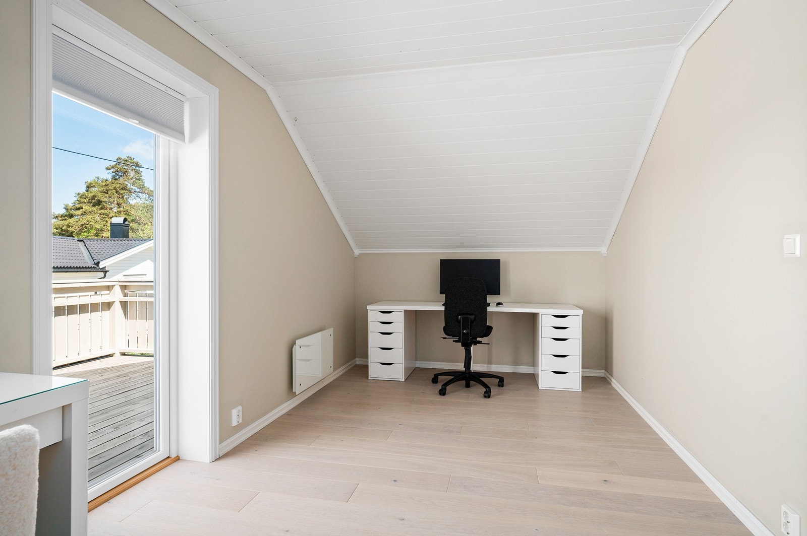 Soverom 3 i 2.etg med utgang til takterrassen. Galleribilde