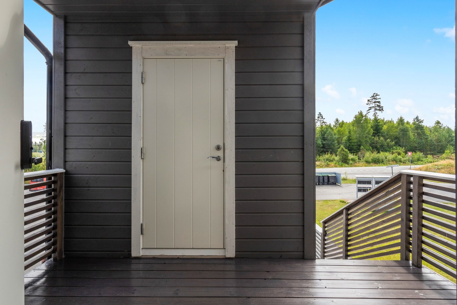 Boligen har god lagringsplass med innvendig bod og utvendig bod rett utenfor døren Galleribilde