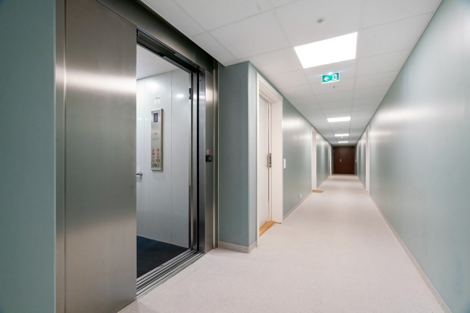 Det er heis til alle plan i bygget. Galleribilde